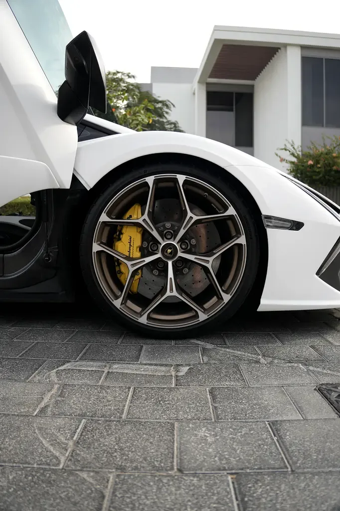 Lamborghini Revuelto 6.5 AMT 4WD (1015 hp) - 18