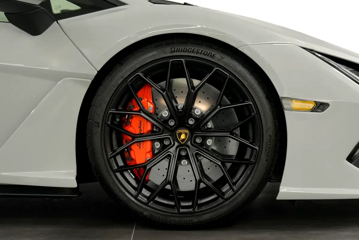 Lamborghini Revuelto 6.5 AMT 4WD (1015 hp) - 4