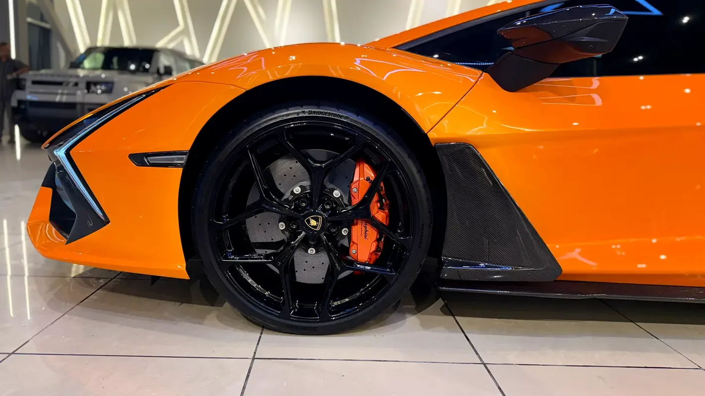 Lamborghini Revuelto 6.5 AMT 4WD (1015 حصان) - 9