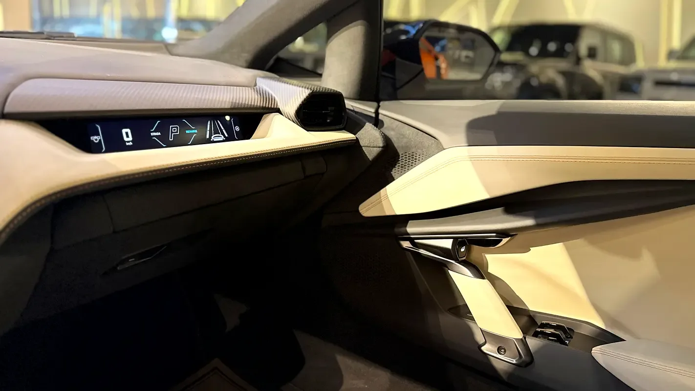 Lamborghini Revuelto 6.5 AMT 4WD (1015 حصان) - 16