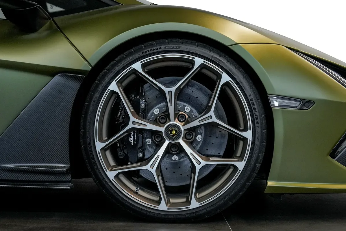 Lamborghini Revuelto 6.5 AMT 4WD (1015 حصان) - 6