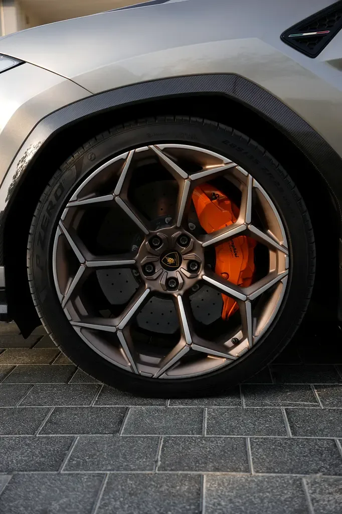 Lamborghini Urus 4.0 AT 4WD (666 hp) - 16