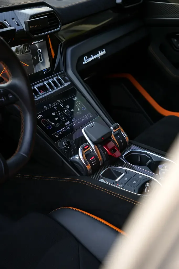 Lamborghini Urus 4.0 AT 4WD (666 hp) - 18