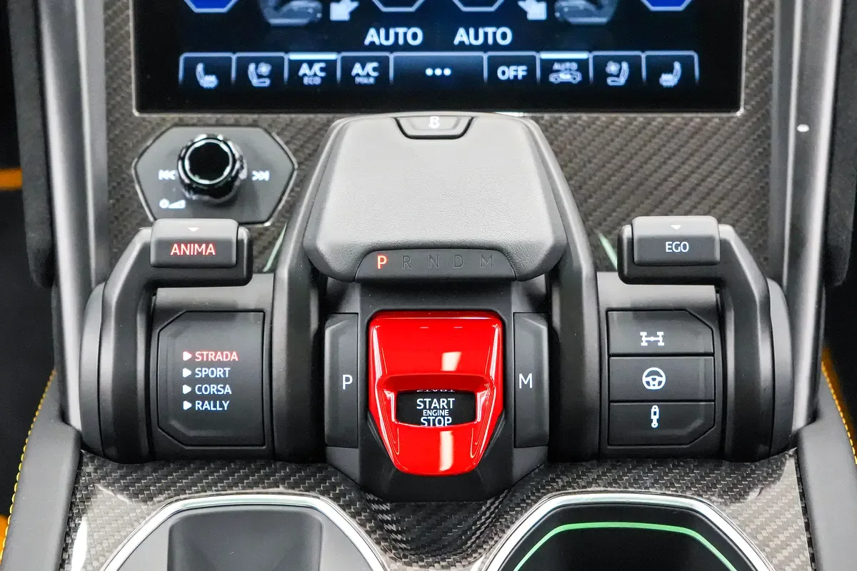 Lamborghini Urus 4.0 AT 4WD (666 hp) - 13