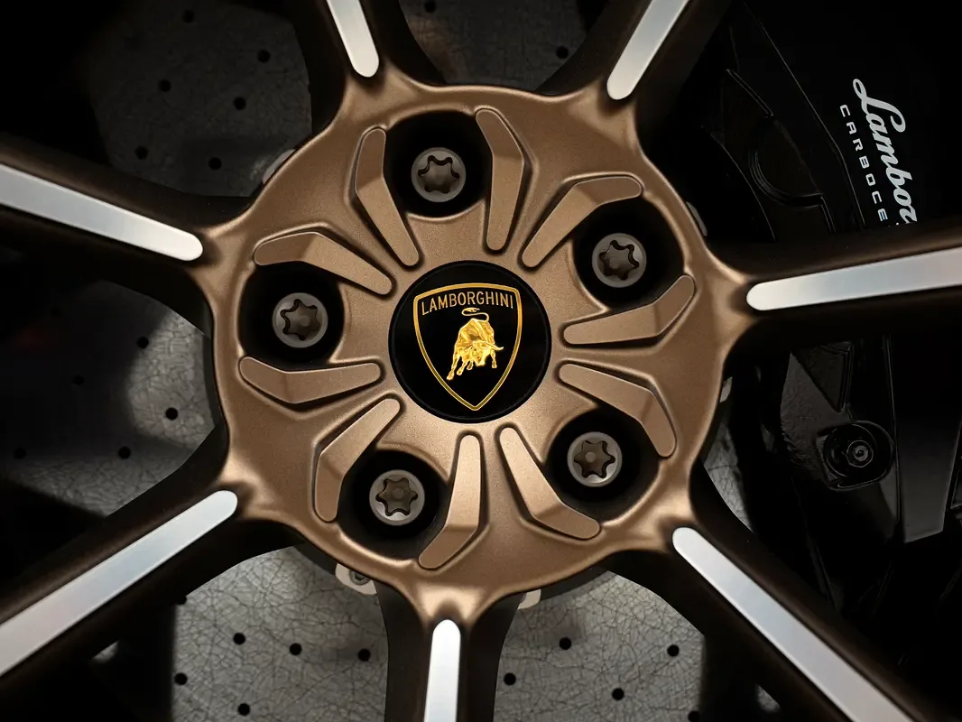 Lamborghini Urus 4.0 AT 4WD (666 hp) - 9