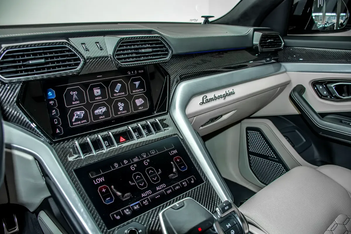 Lamborghini Urus 4.0 AT AWD (650 حصان) - 9