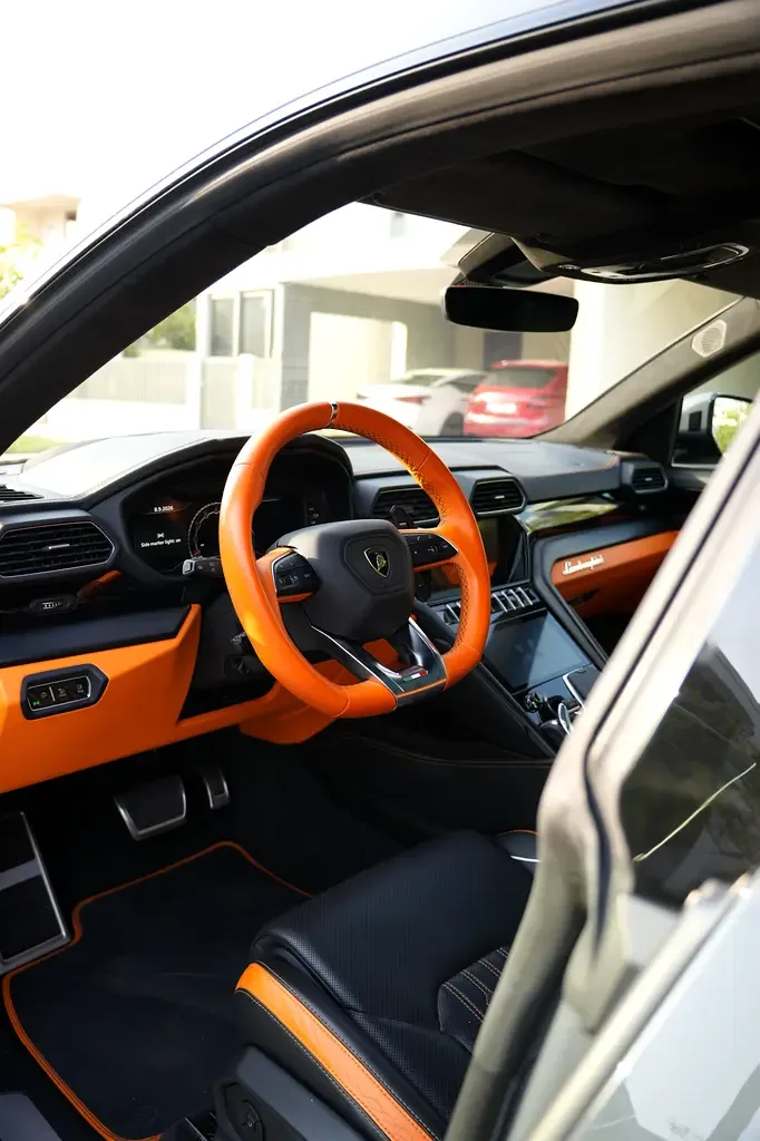 Lamborghini Urus 4.0 AT AWD (650 حصان) - 2