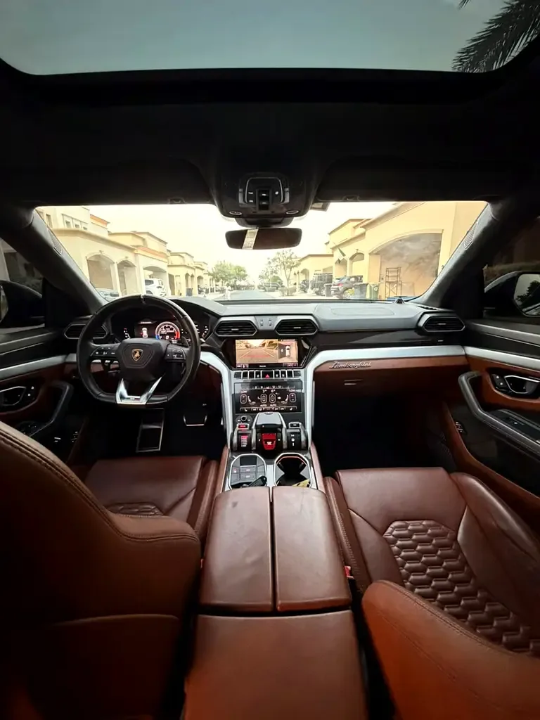 Lamborghini Urus 4.0 AT AWD (650 حصان) - 9