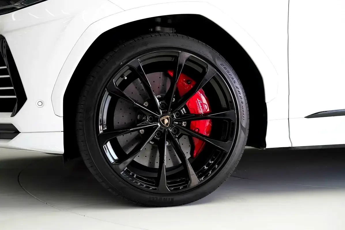 Lamborghini Urus 4.0 AT AWD (650 hp) - 6