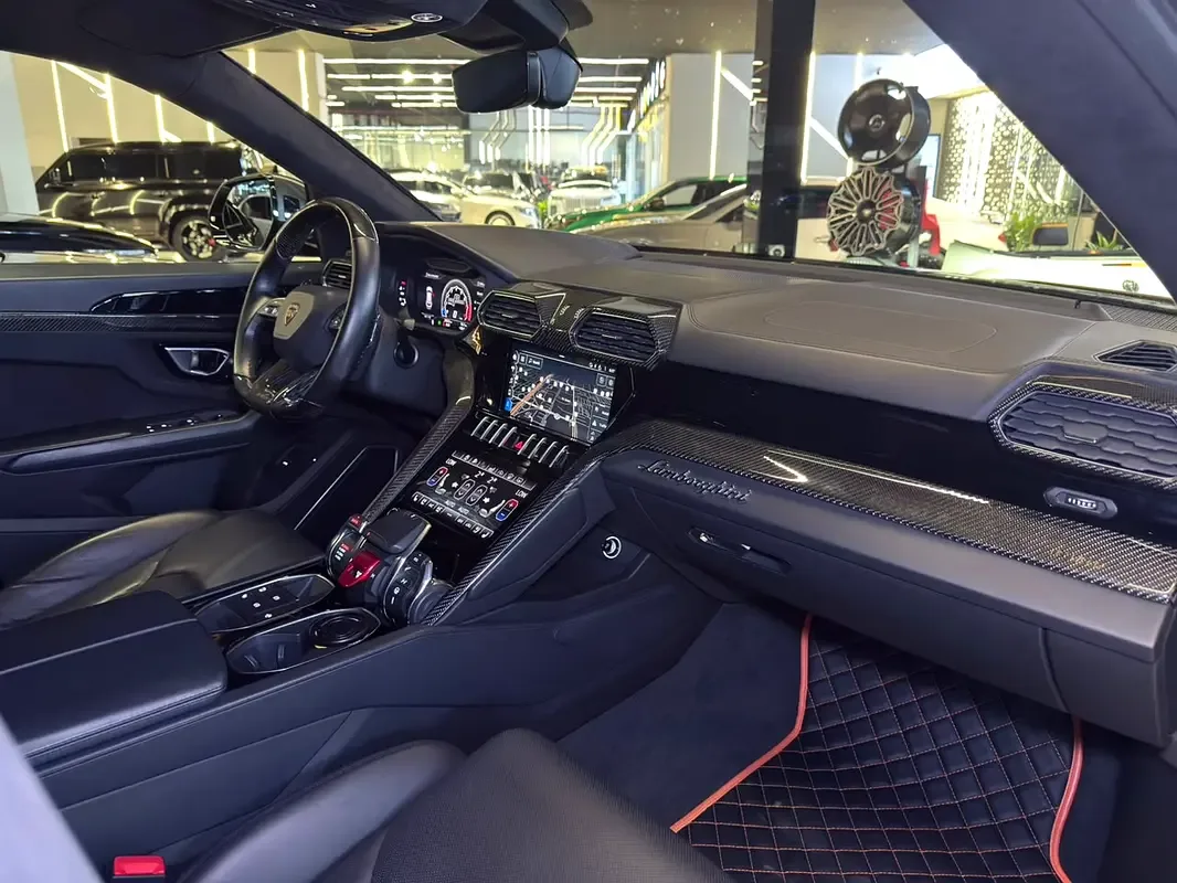 Lamborghini Urus 4.0 AT AWD (650 hp) - 13