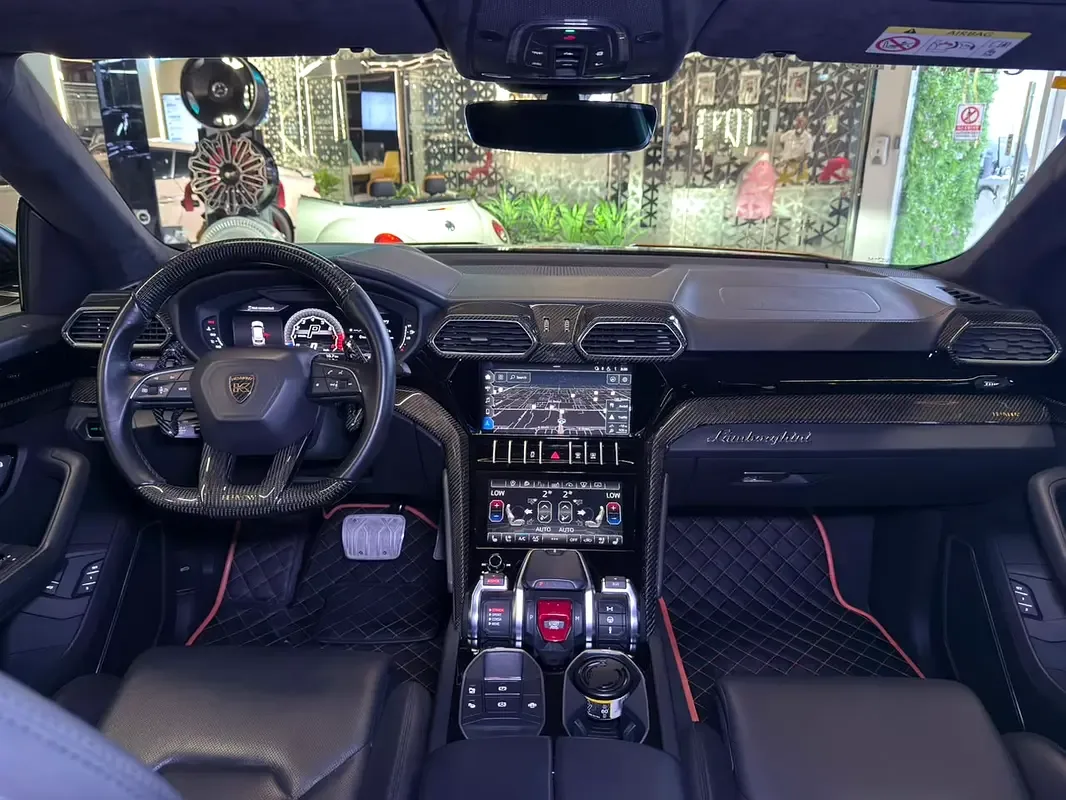 Lamborghini Urus 4.0 AT AWD (650 hp) - 12