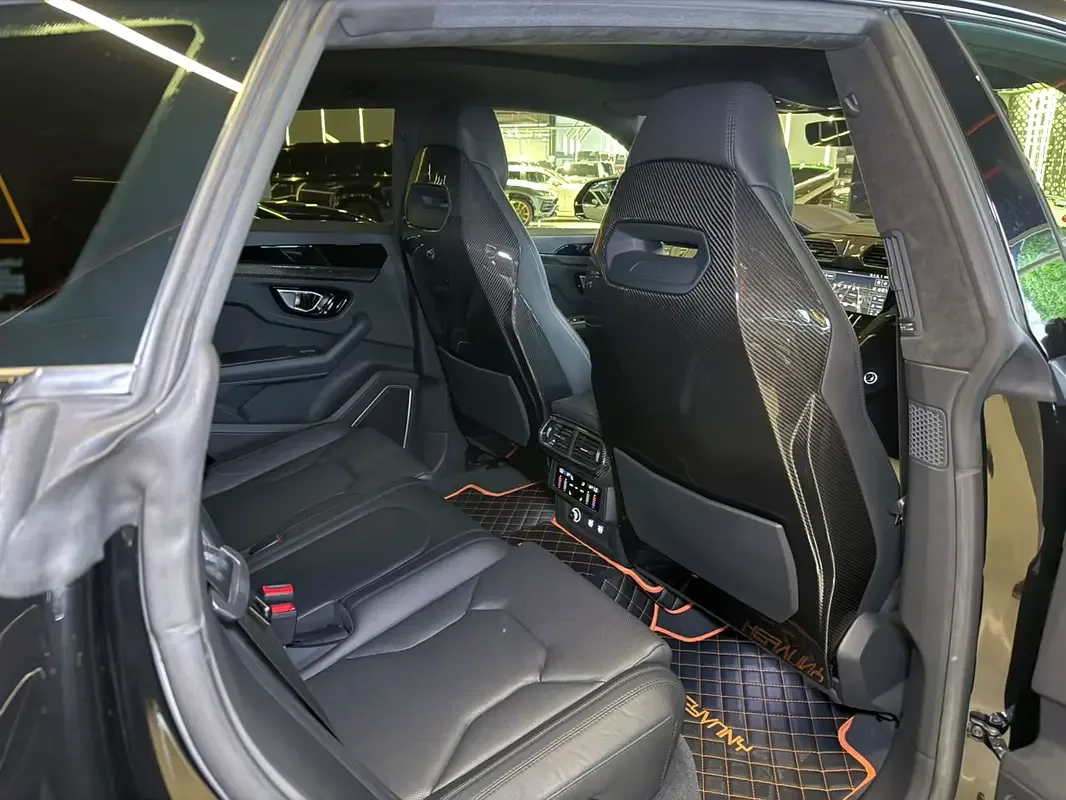Lamborghini Urus 4.0 AT AWD (650 hp) - 18