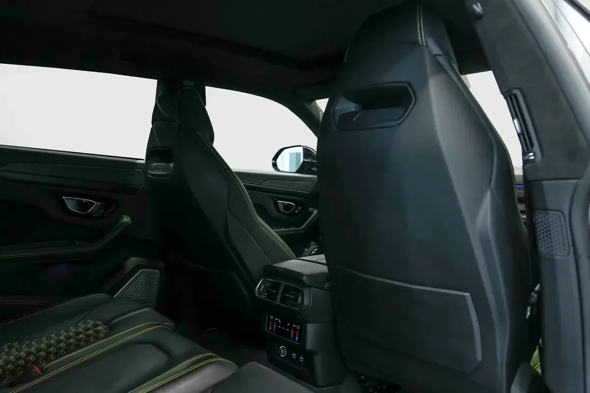Lamborghini Urus 4.0 AT AWD (650 hp) - 12