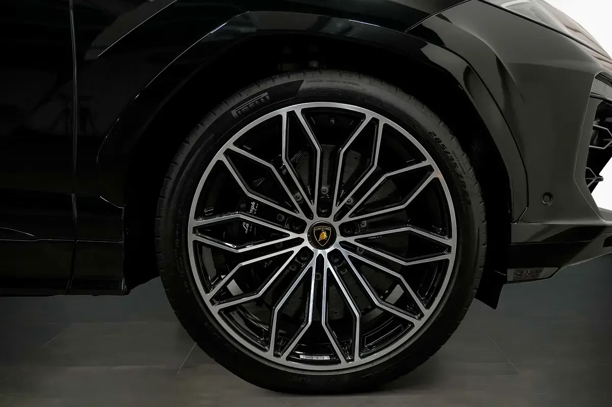 Lamborghini Urus 4.0 AT AWD (666 حصان) - 4