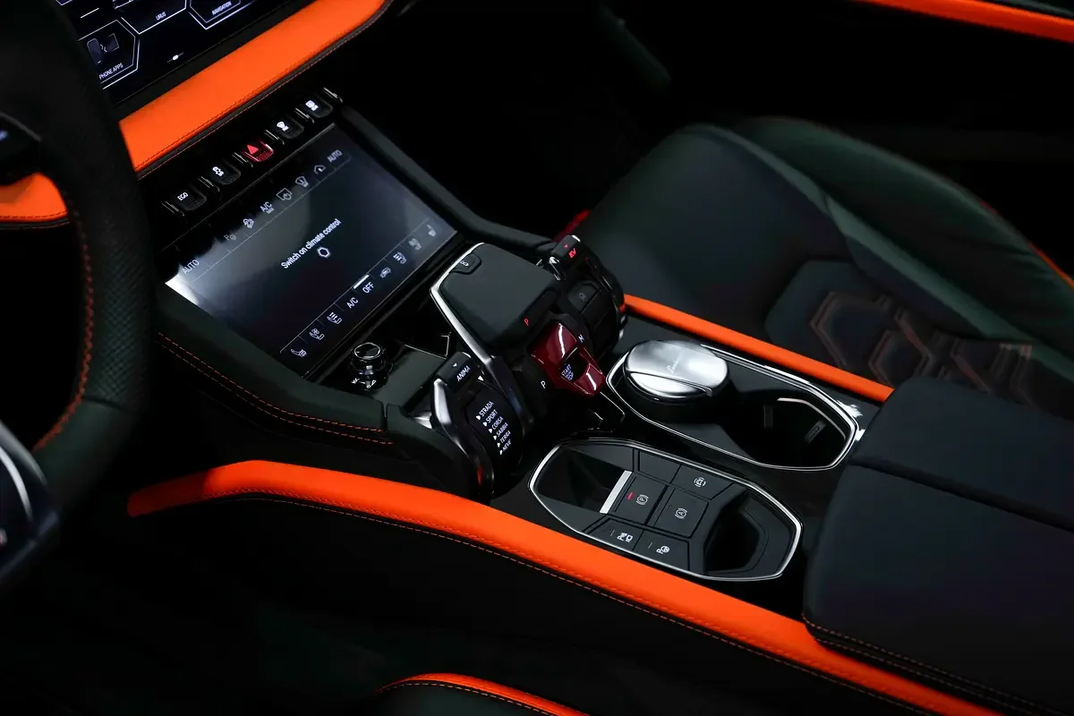 Lamborghini Urus 4.0 AT AWD (666 حصان) - 10