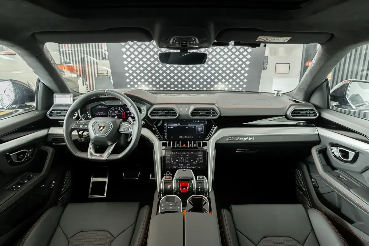 Lamborghini Urus 4.0 AT AWD (666 hp) - 11