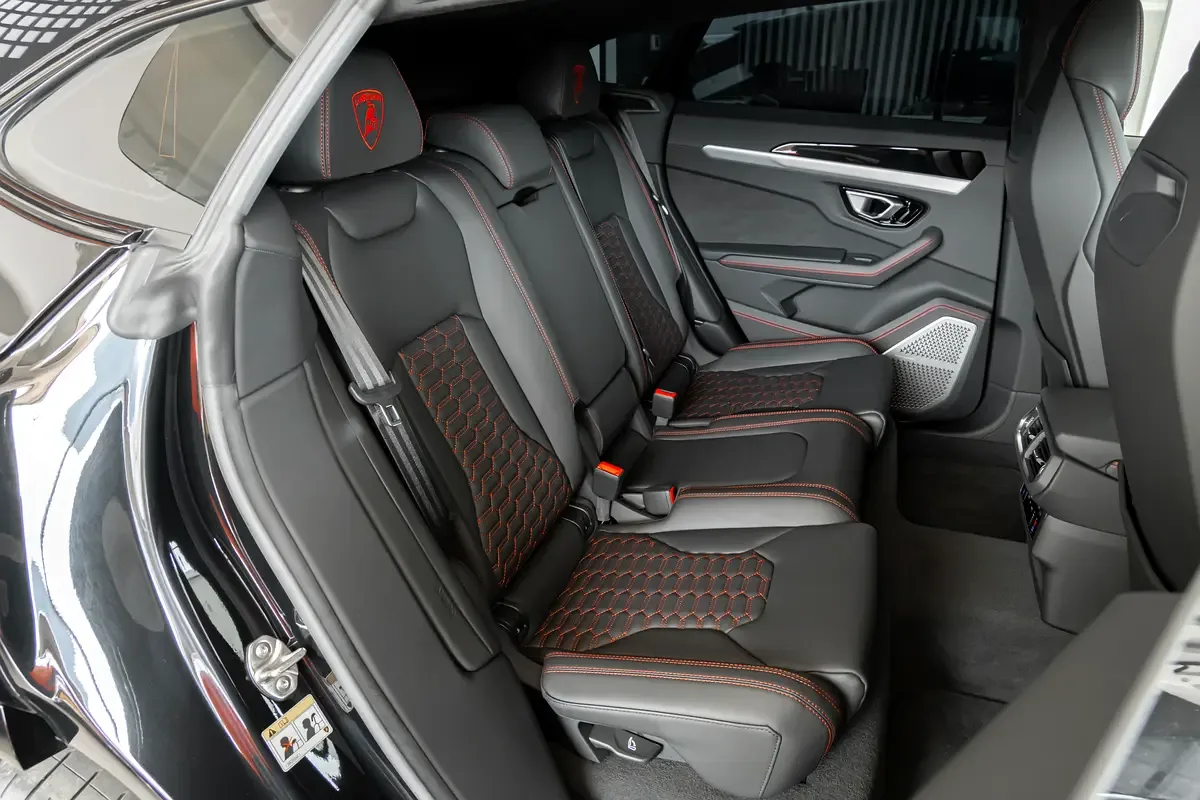 Lamborghini Urus 4.0 AT AWD (666 hp) - 13