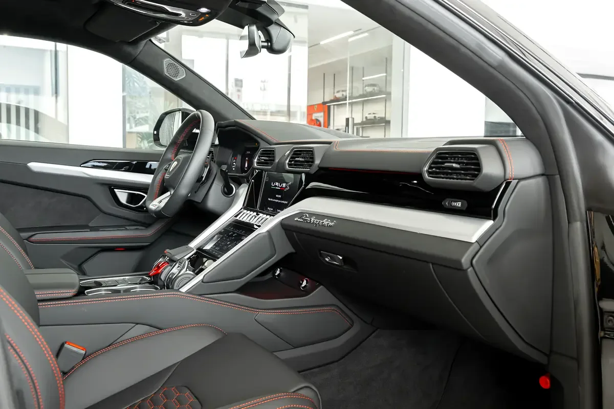 Lamborghini Urus 4.0 AT AWD (666 hp) - 17