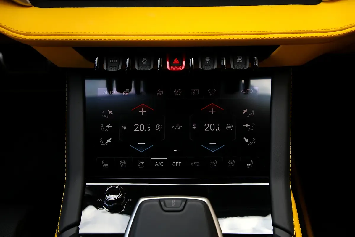 Lamborghini Urus 4.0 AT AWD (666 hp) - 17