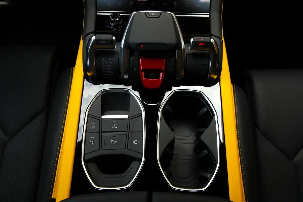 Lamborghini Urus 4.0 AT AWD (666 hp) - 18