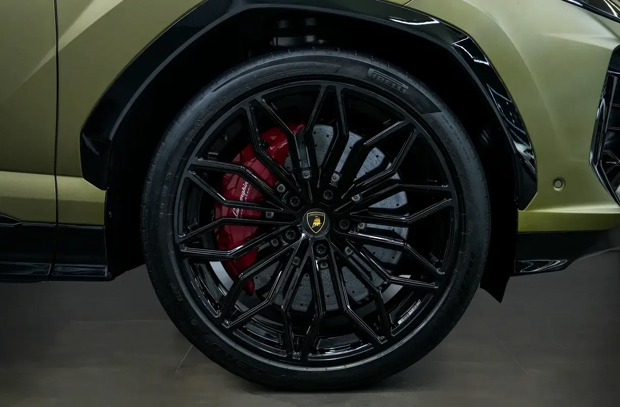 Lamborghini Urus 4.0 AT AWD (666 حصان) - 4