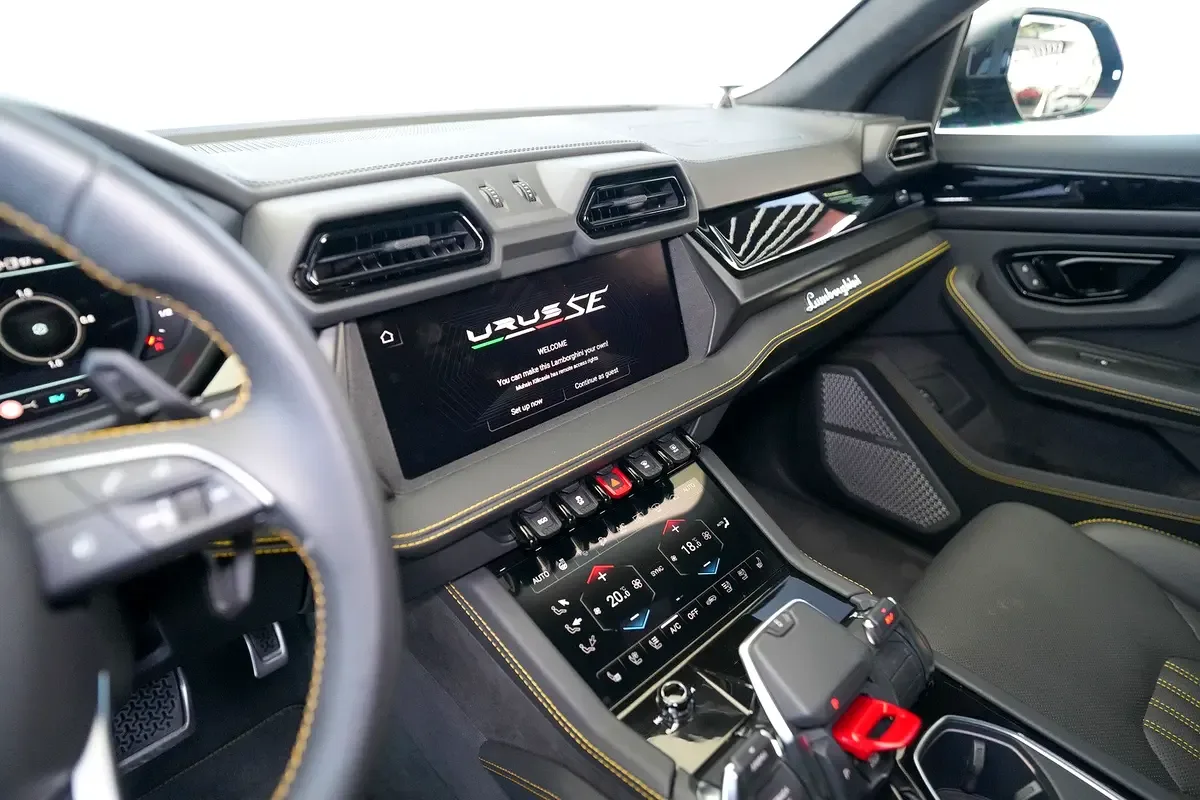 Lamborghini Urus 4.0 AT AWD (666 hp) - 9