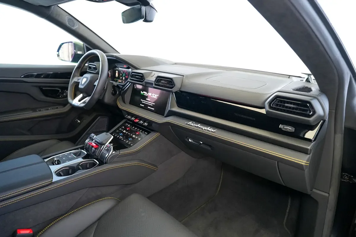 Lamborghini Urus 4.0 AT AWD (666 hp) - 11