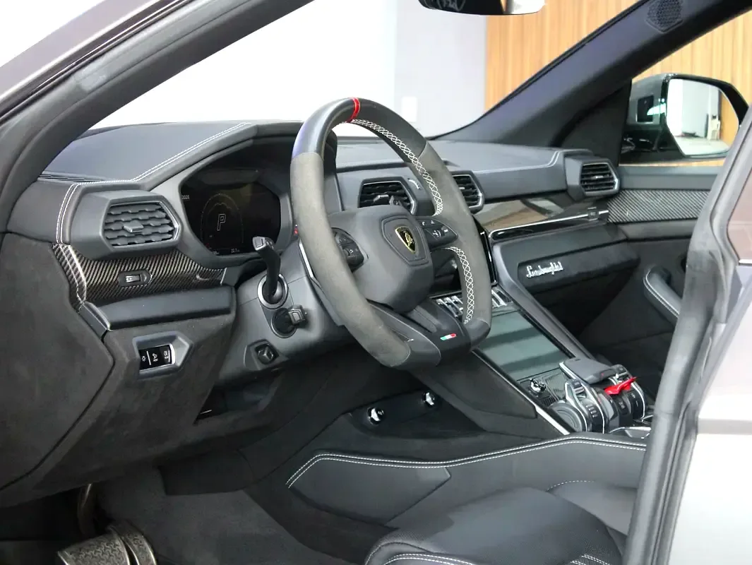 Lamborghini Urus 4.0 AT AWD (666 حصان) - 9