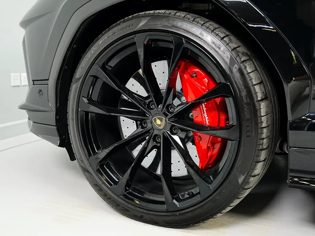 Lamborghini Urus 4.0 AT AWD (666 hp) - 17