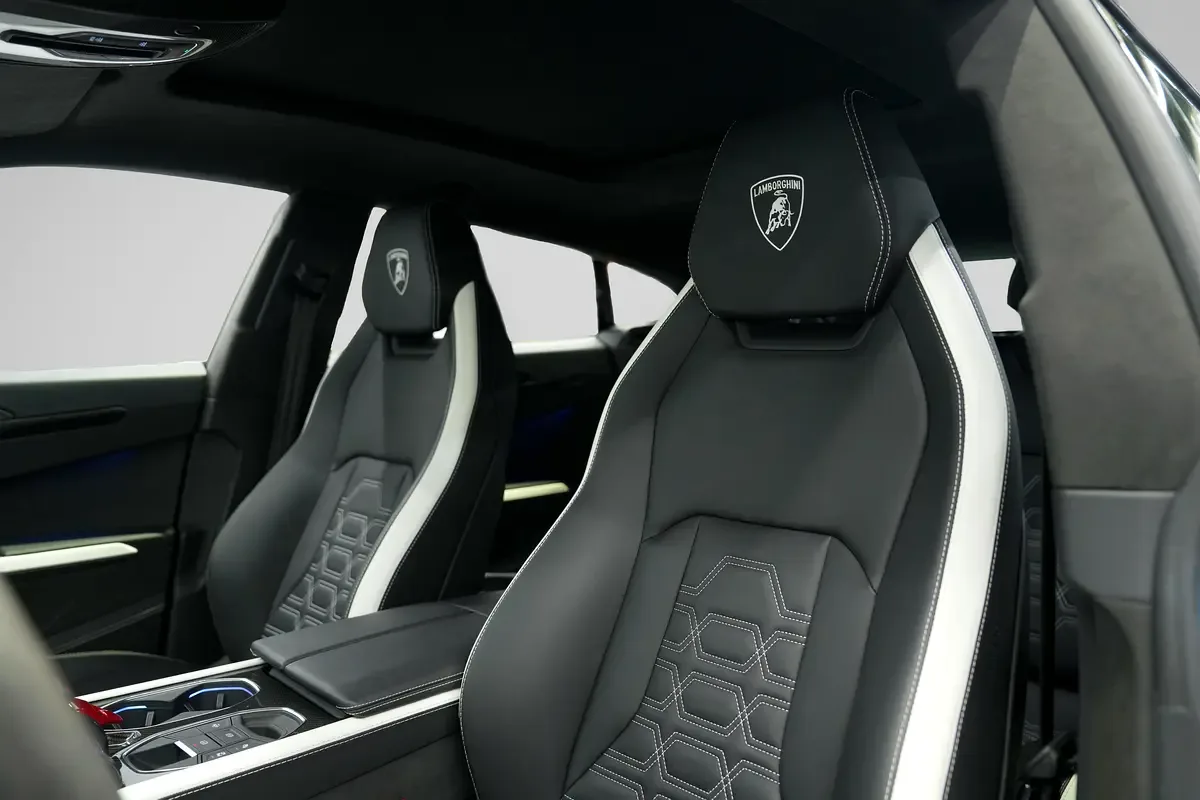 Lamborghini Urus 4.0 AT AWD (666 حصان) - 10