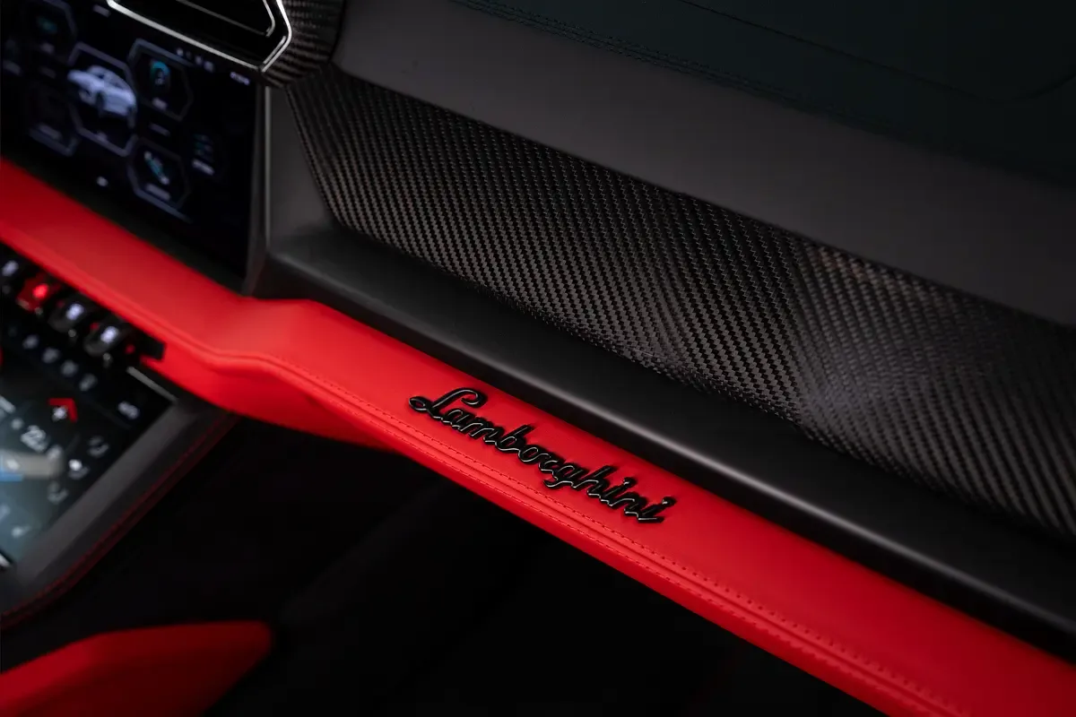 Lamborghini Urus 4.0 AT AWD (666 حصان) - 15