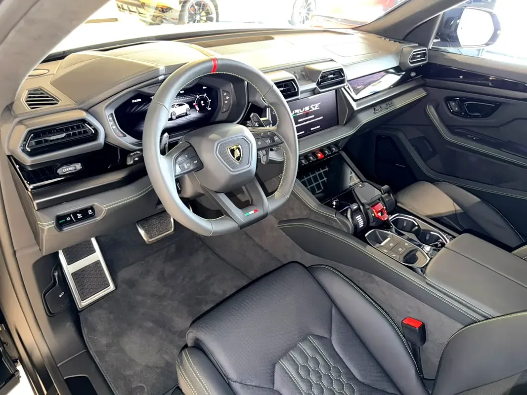 Lamborghini Urus 4.0 AT AWD (666 حصان) - 10