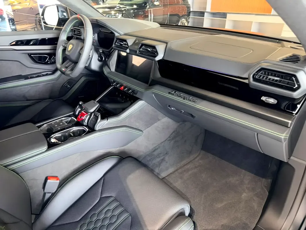 Lamborghini Urus 4.0 AT AWD (666 حصان) - 12