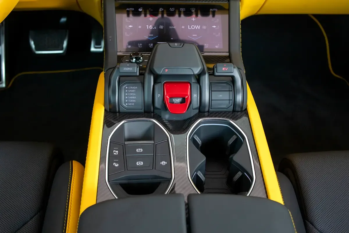 Lamborghini Urus 4.0 AT AWD (666 hp) - 16