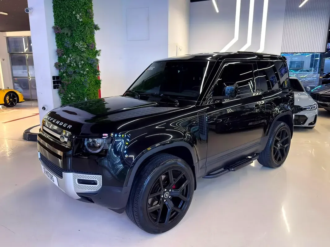 Land Rover Defender 2.0 AT AWD (300 hp)