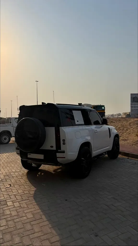 Land Rover Defender 2.0 AT AWD (300 حصان) - 4