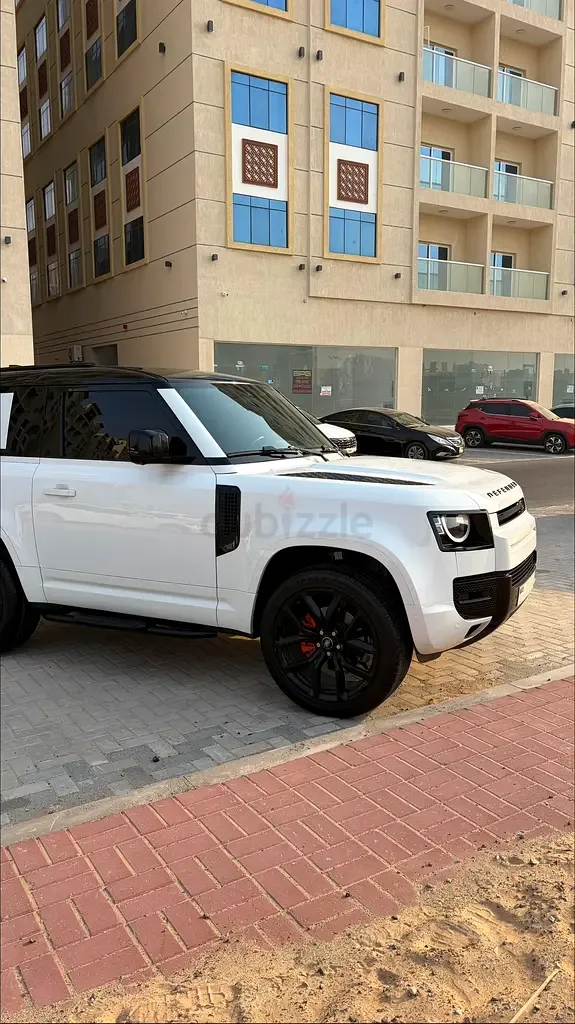 Land Rover Defender 2.0 AT AWD (300 حصان) - 6