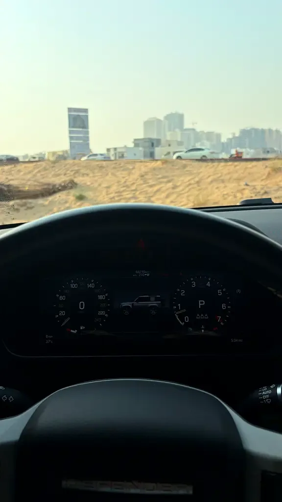 Land Rover Defender 2.0 AT AWD (300 حصان) - 10