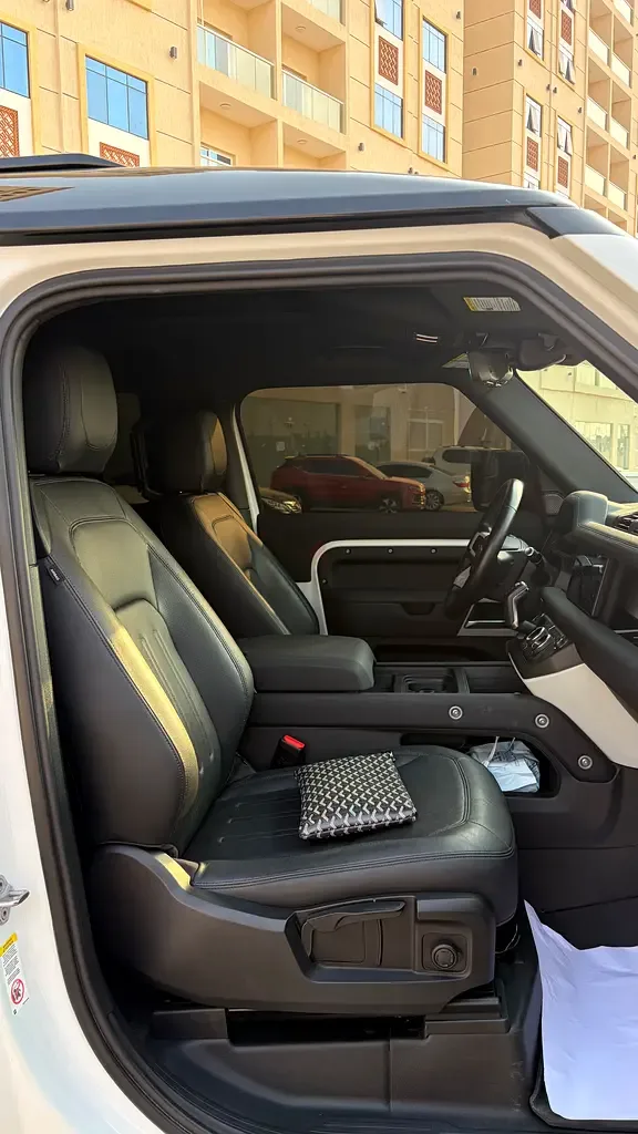 Land Rover Defender 2.0 AT AWD (300 حصان) - 9