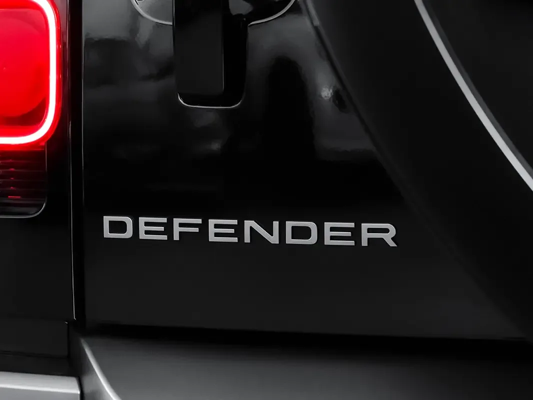 Land Rover Defender 2.0 AT AWD (300 hp) - 15
