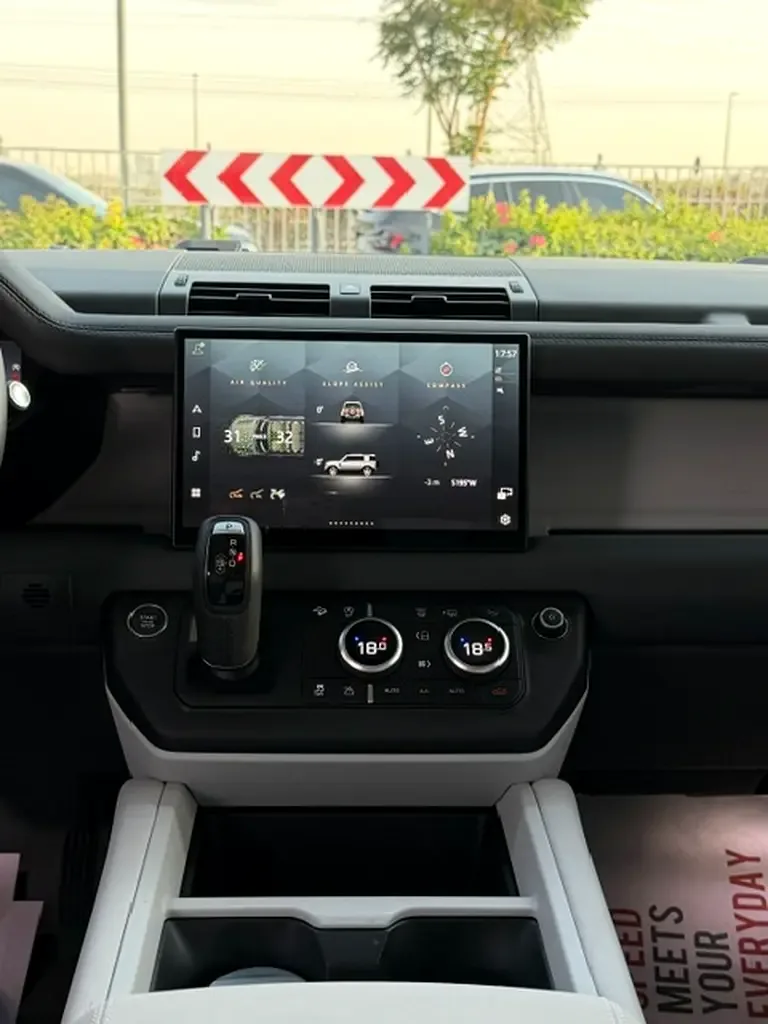 Land Rover Defender 2.0 AT AWD (300 hp) - 5