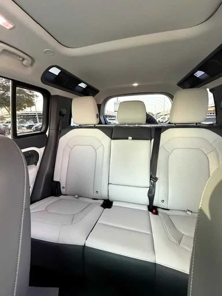 Land Rover Defender 2.0 AT AWD (300 hp) - 7