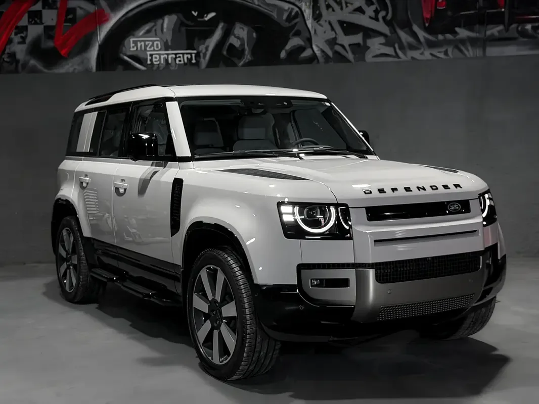 Land Rover Defender 2.0 AT AWD (300 hp)