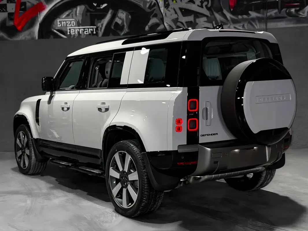 Land Rover Defender 2.0 AT AWD (300 حصان) - 3