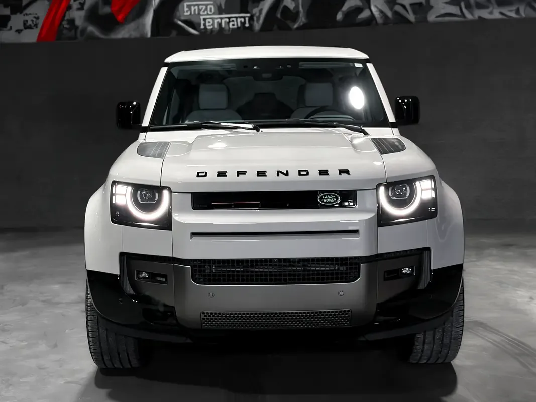 Land Rover Defender 2.0 AT AWD (300 حصان) - 4