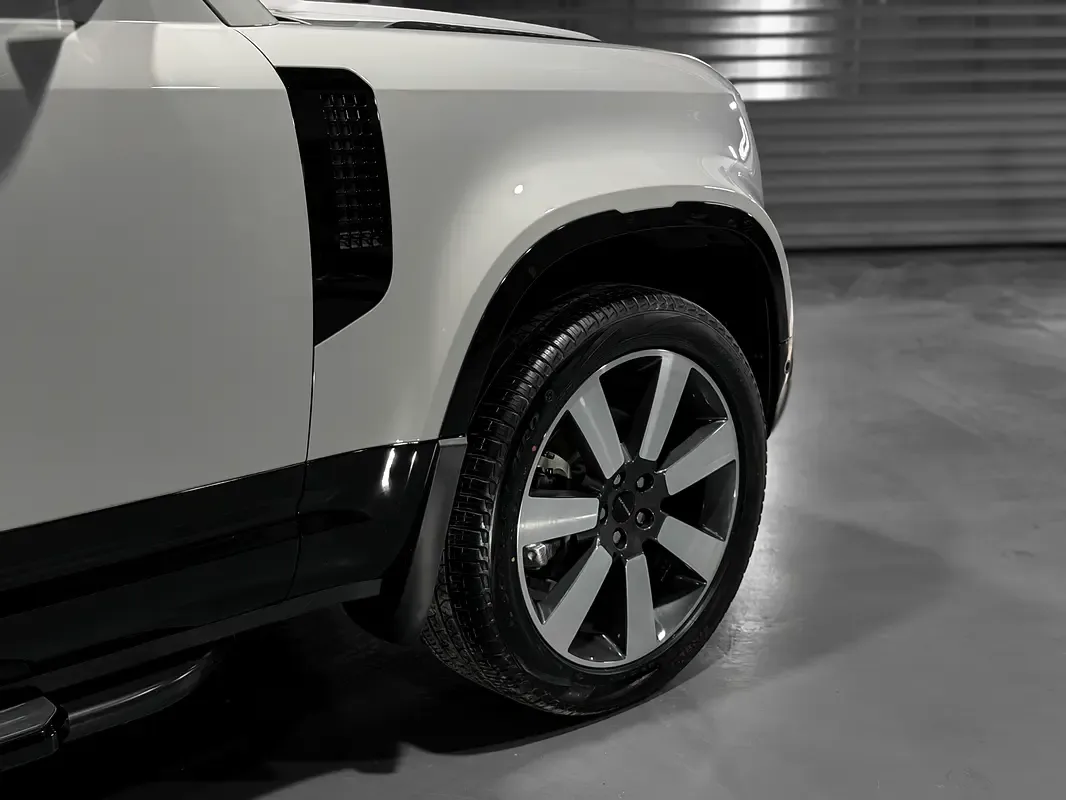 Land Rover Defender 2.0 AT AWD (300 حصان) - 5