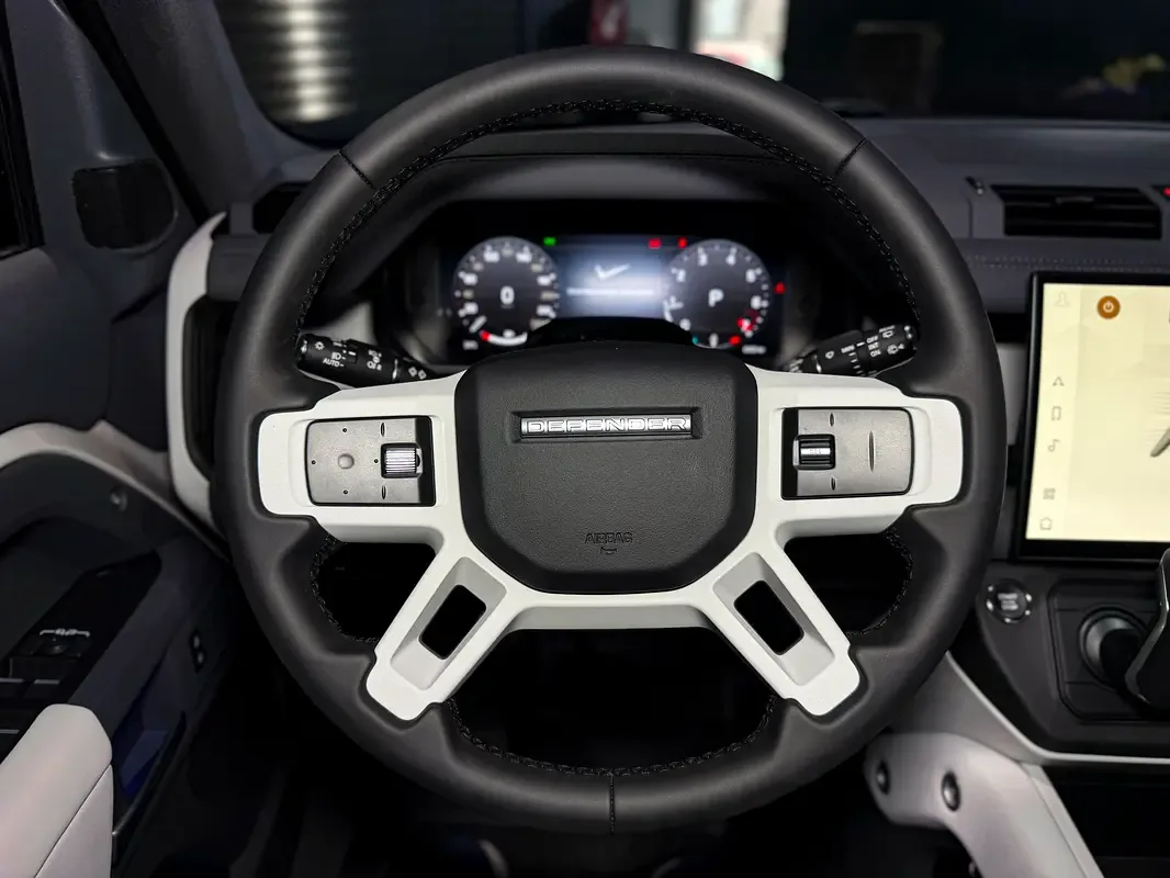 Land Rover Defender 2.0 AT AWD (300 حصان) - 15
