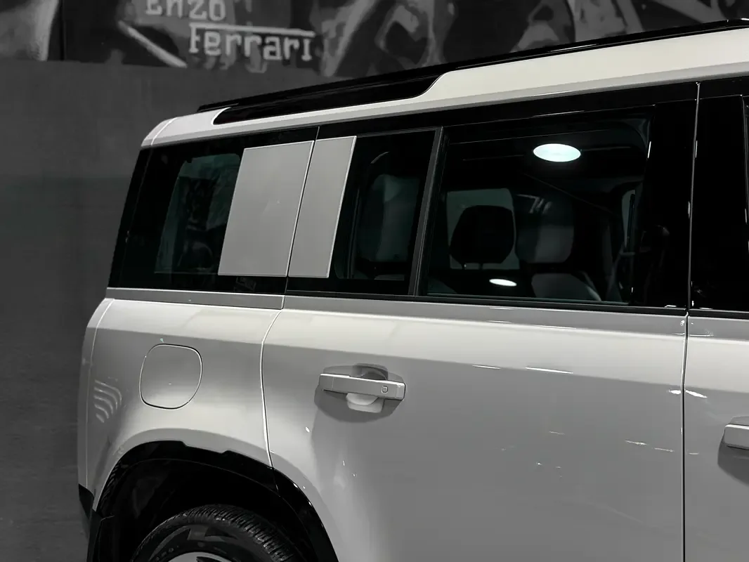 Land Rover Defender 2.0 AT AWD (300 حصان) - 20
