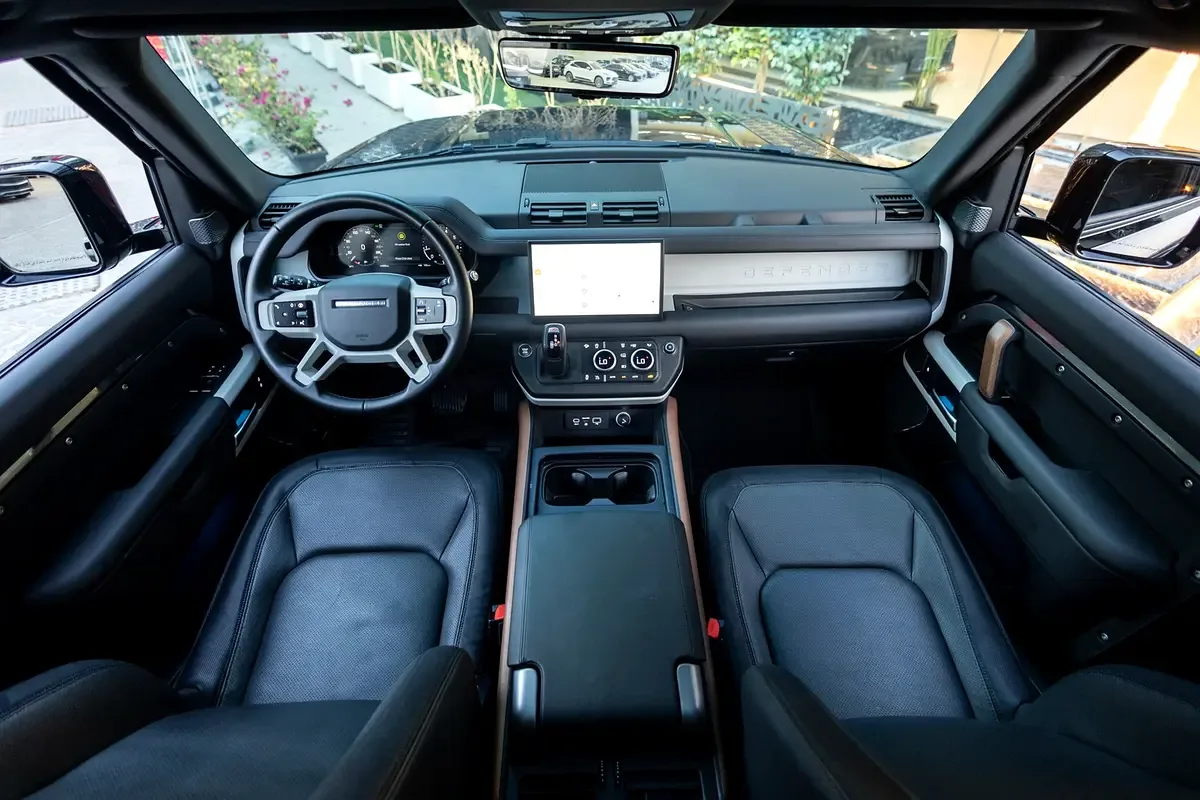 Land Rover Defender 2.0 AT AWD (300 حصان) - 13