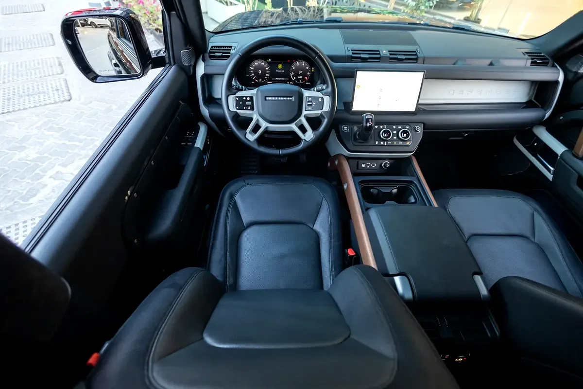 Land Rover Defender 2.0 AT AWD (300 حصان) - 14